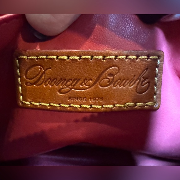 Vibrant Dooney & Bourke raspberry Crossbody purse in excellent condition - Picture 2 of 12